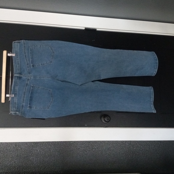 DG2 by Diane Gilman Signature Collection Stylish Blue Leopard Print Jeans - Picture 5 of 15